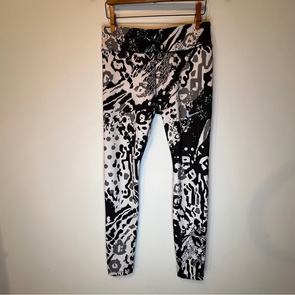 Nike Dri-Fit Black and White Patterned Leggings Women’s Medium